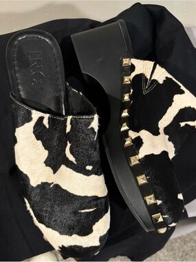 INC International Concepts Black & White Cowhide Studded Platform Mules